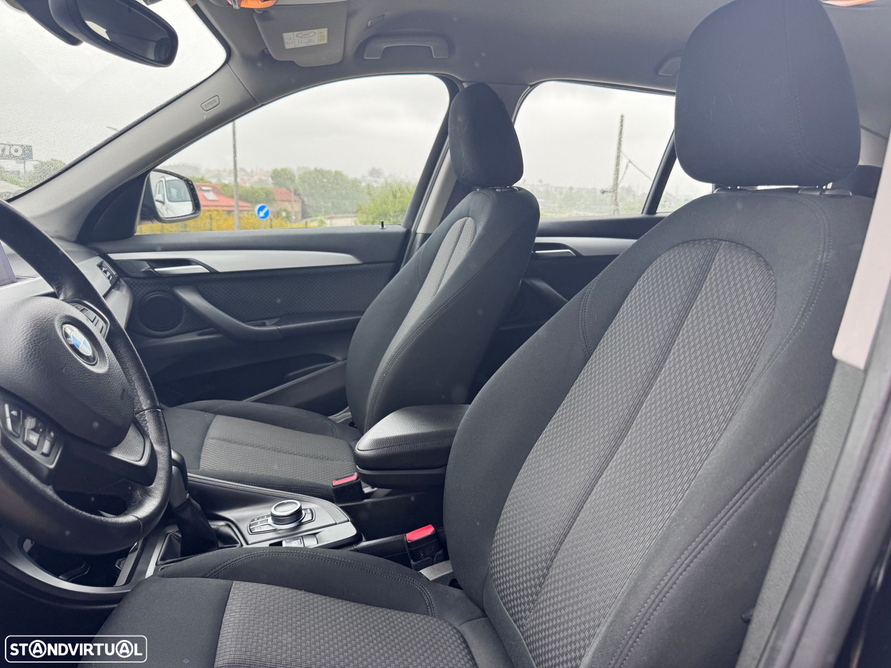 BMW X1 25 e xDrive Corporate Edition - 6