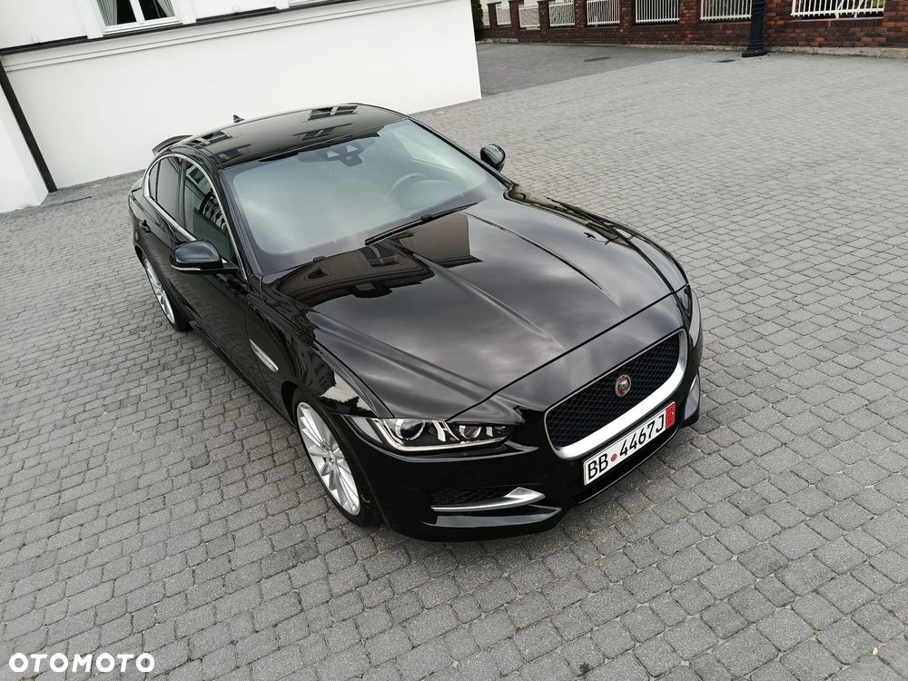 Jaguar XE D180 R-Dynamic S - 17