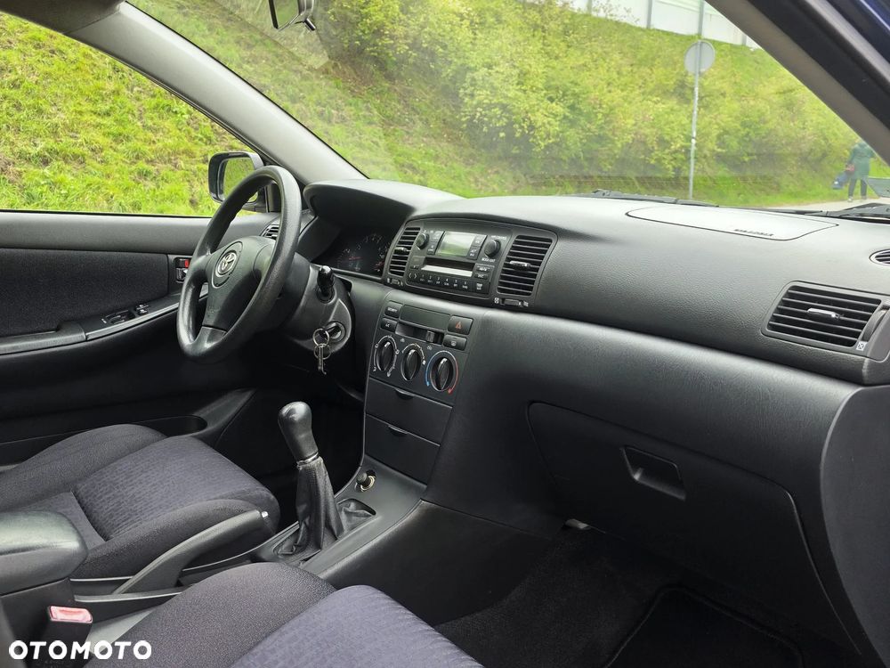 Toyota Corolla 2.0 D-4D Base - 19