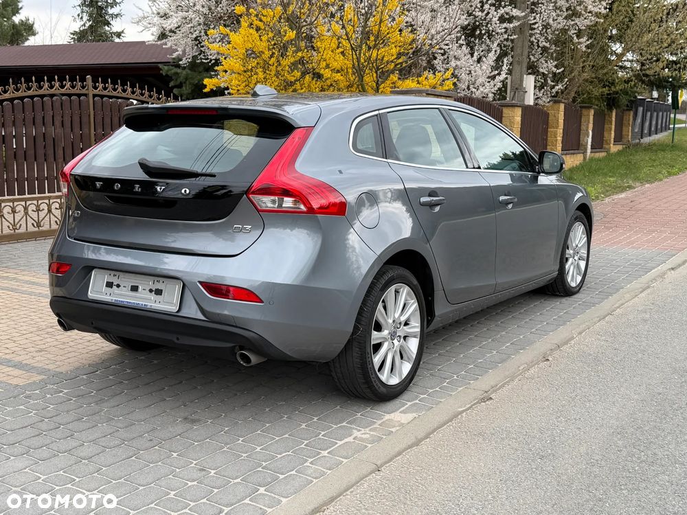 Volvo V40 D3 Summum - 24