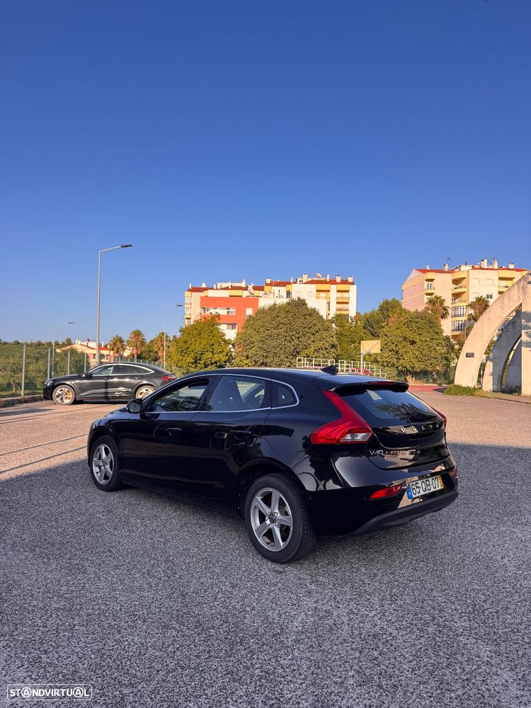 Volvo V40 2.0 D2 Momentum Geartronic - 5