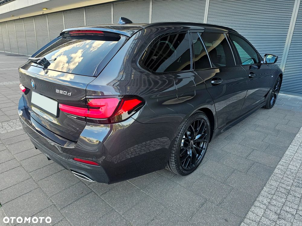 BMW Seria 5 520d xDrive M Sport Edition - 9