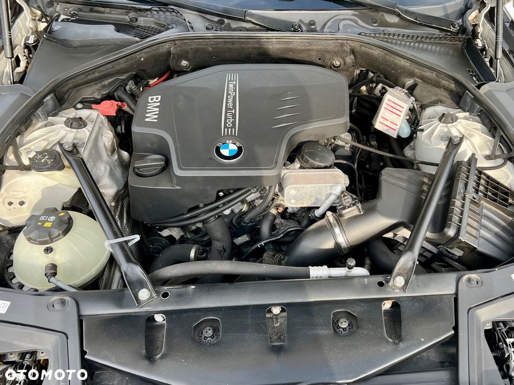BMW Seria 5 528i xDrive - 13