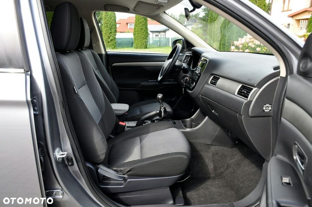 Mitsubishi Outlander - 17