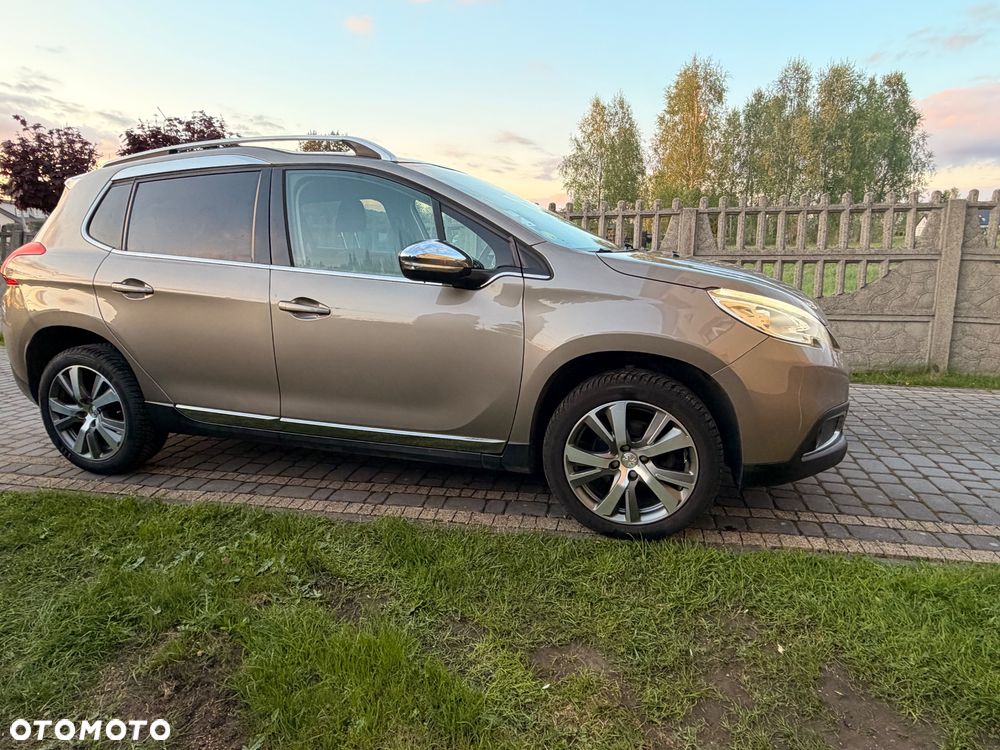 Peugeot 2008 1.6 e-HDi Allure S&S - 8