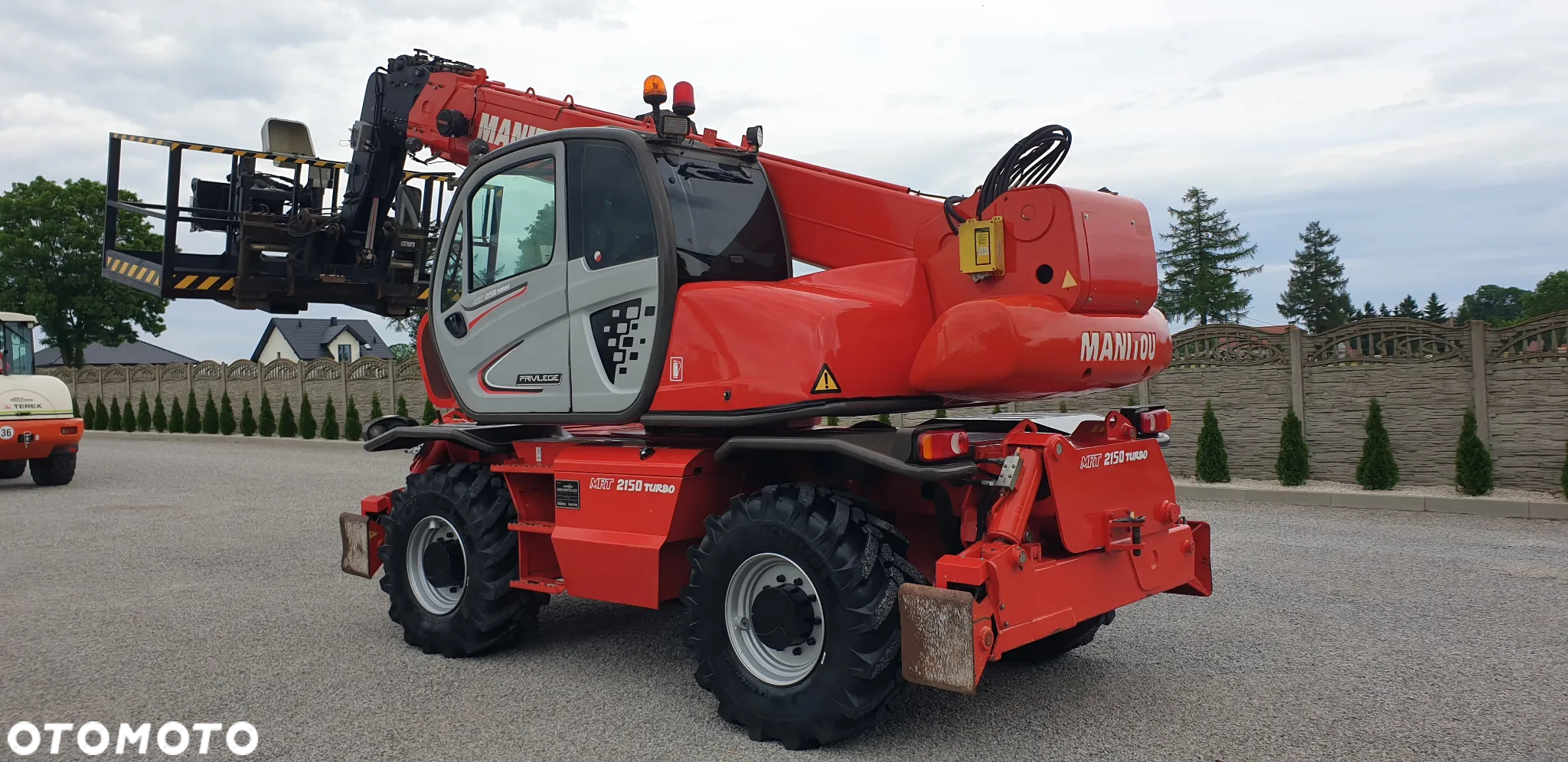 Manitou MRT2150 Privilege kosz hydr. skrętny / wciągarka/widły hydr./pilot/ sprowadzona - 2