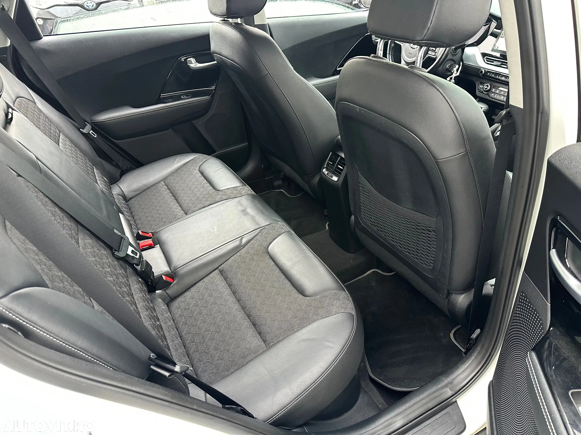 Kia Niro 1.6 GDI PHEV 2WD Aut. Vision - 37