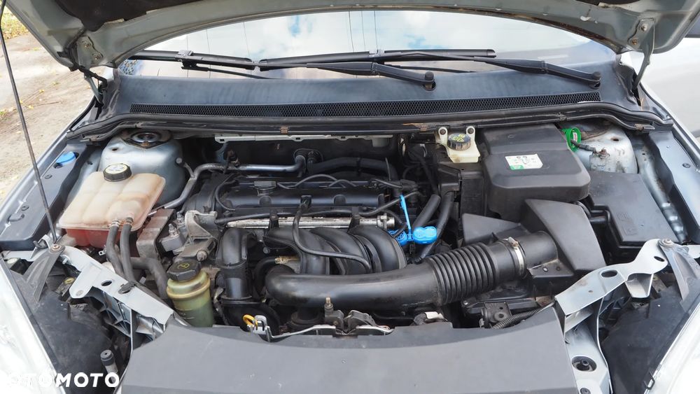 Ford Focus 1.6 16V Trend - 11