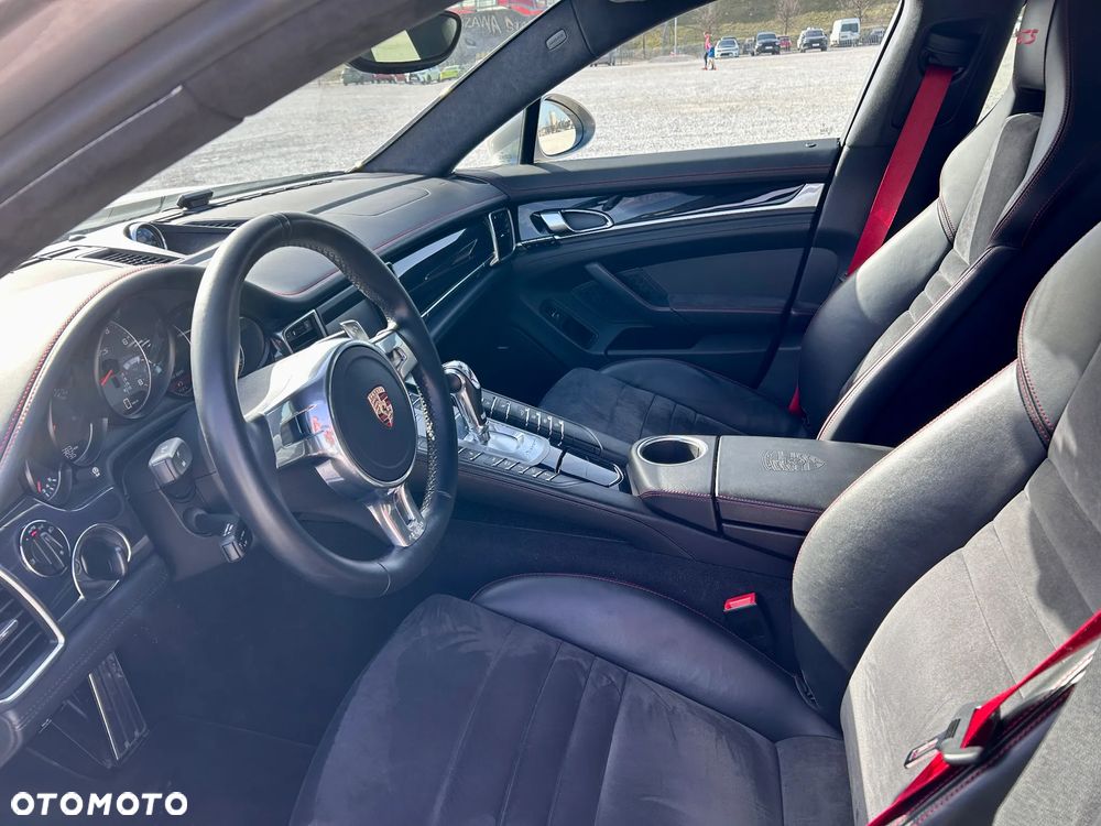 Porsche Panamera GTS PDK - 19