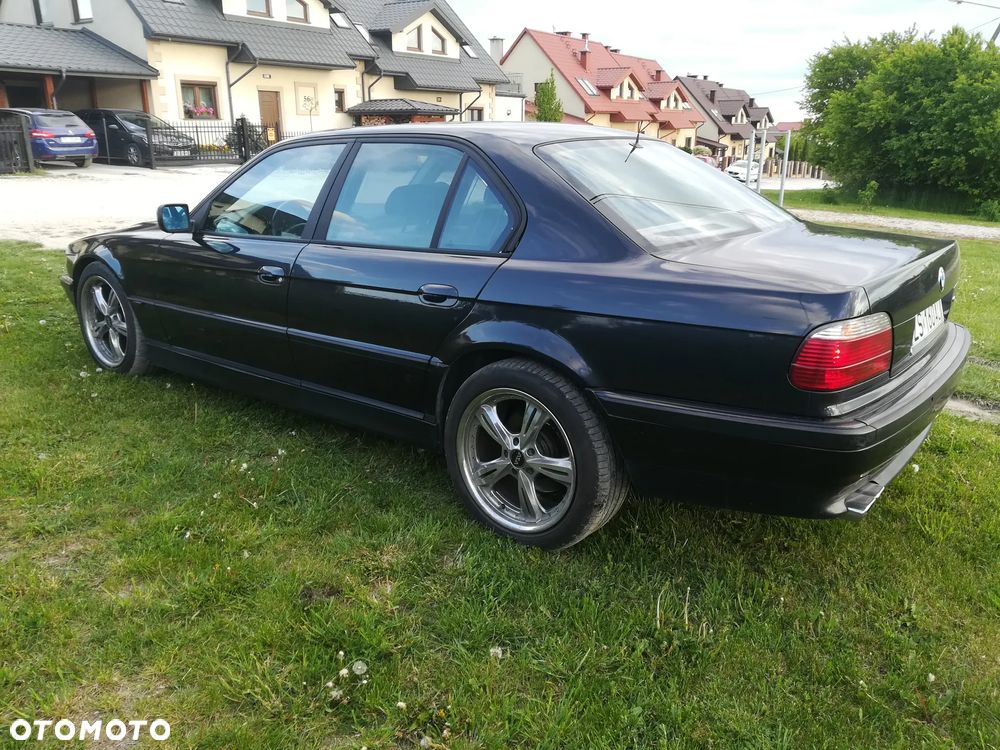 BMW Seria 7 750i - 2