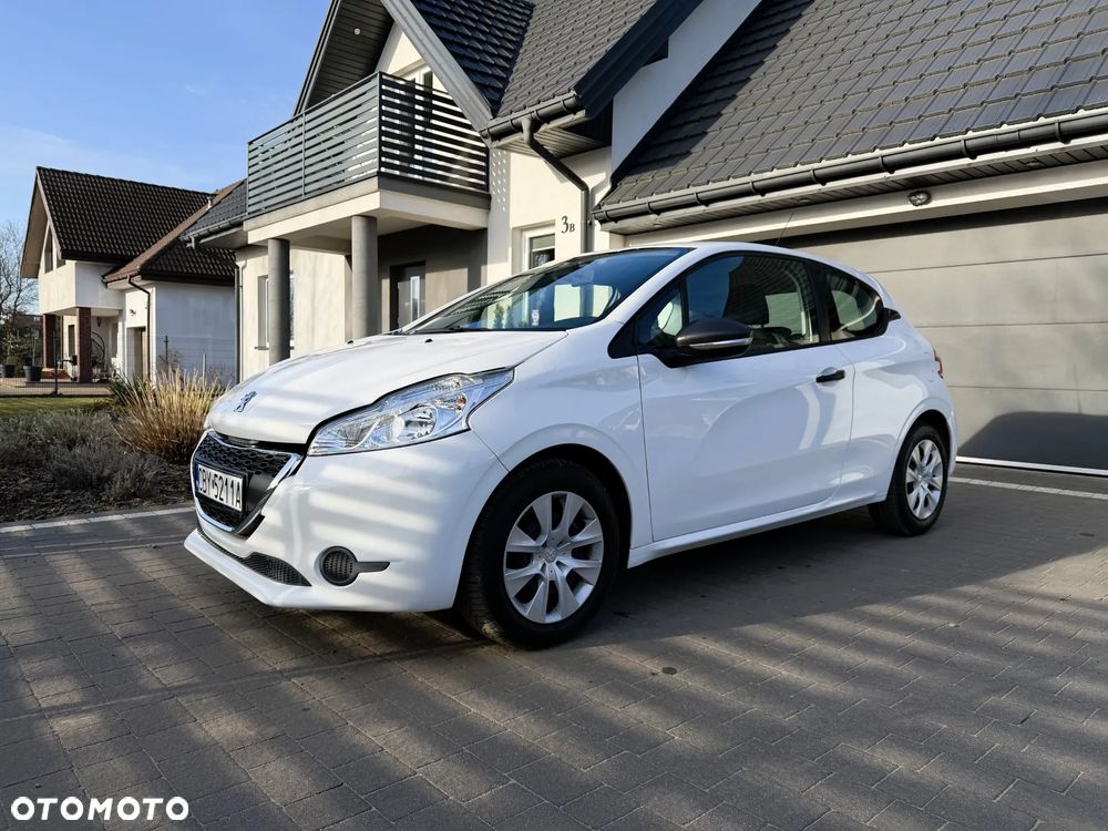 Peugeot 208 - 1
