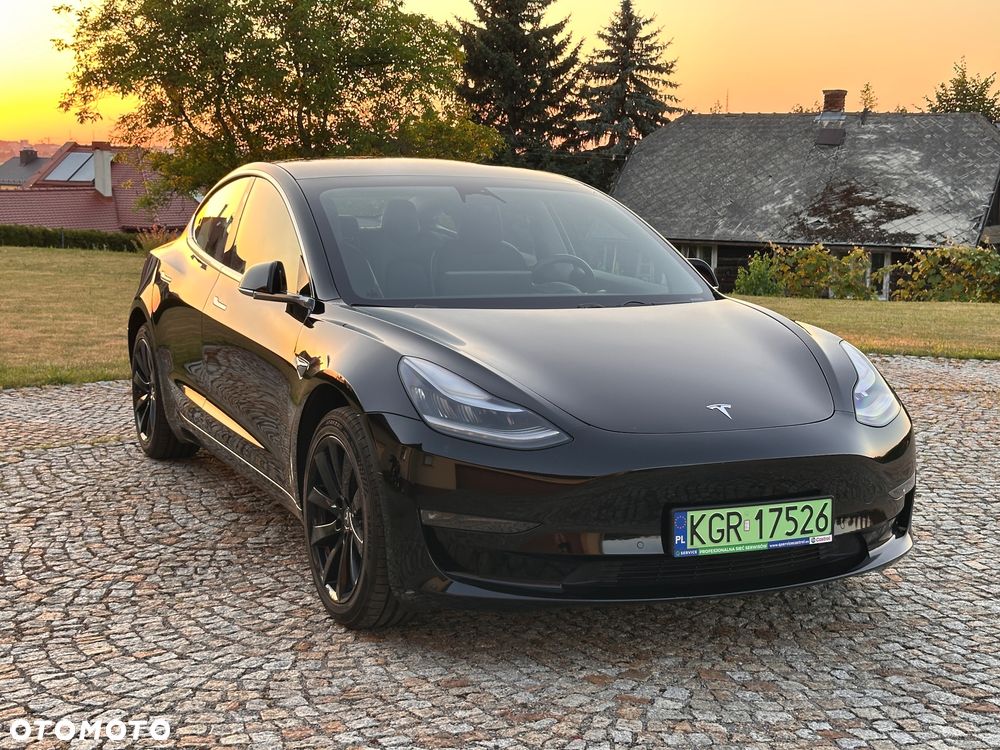 Tesla Model 3 - 1