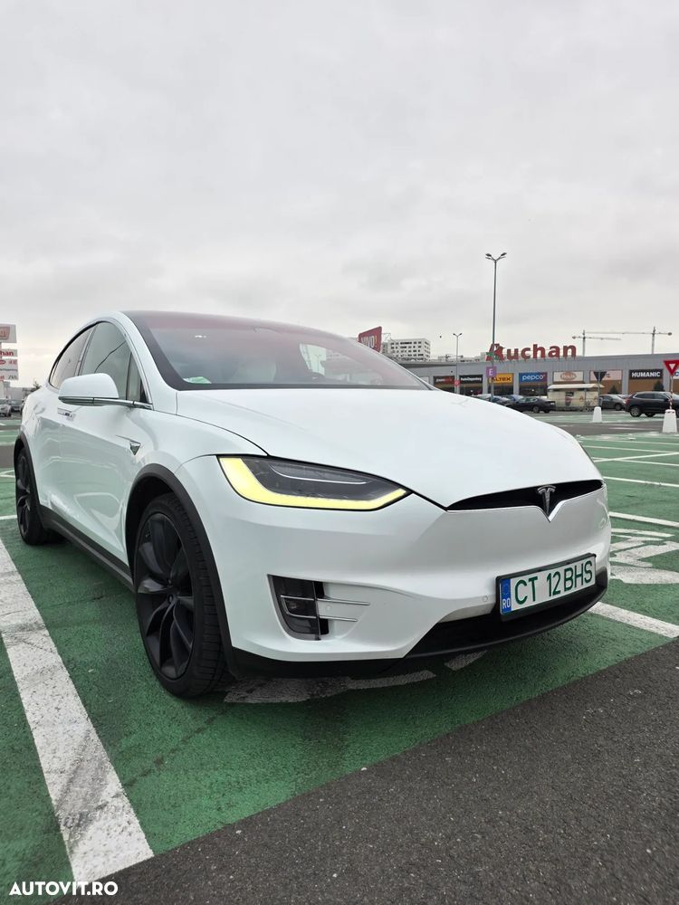 Tesla Model X - 18