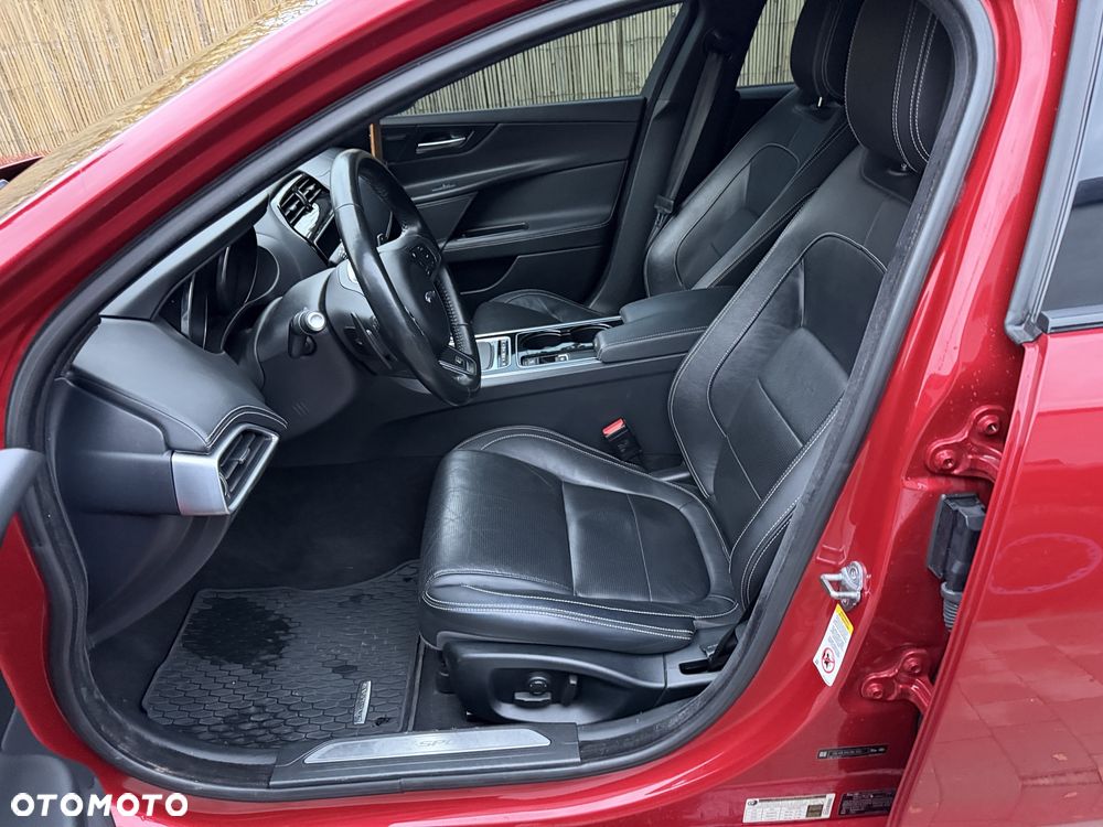 Jaguar XE - 15