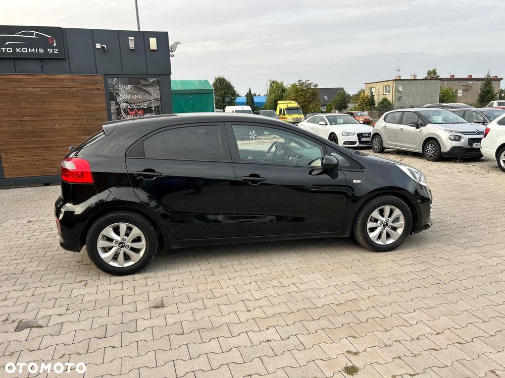 Kia Rio 1.2 L - 4