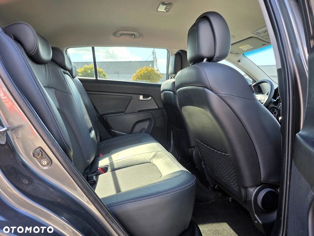 Kia Sportage 2.0 L - 13