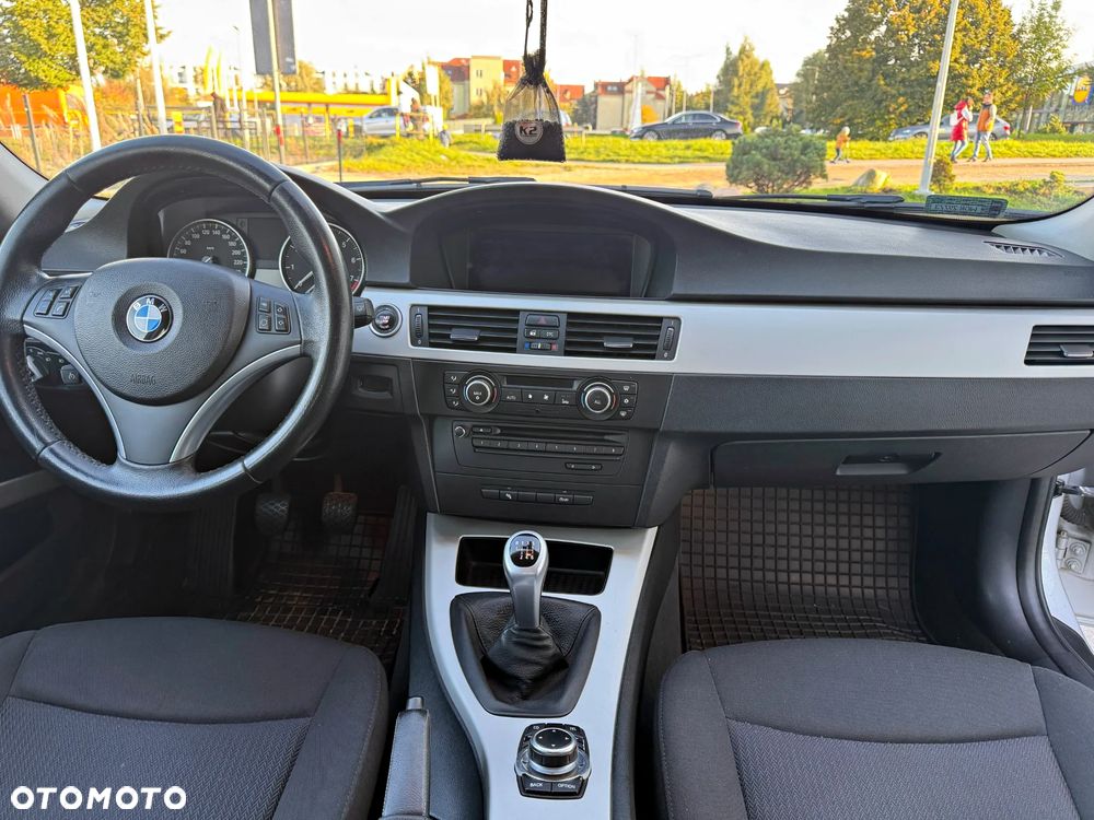 BMW Seria 3 320i Touring Edition Exclusive - 9