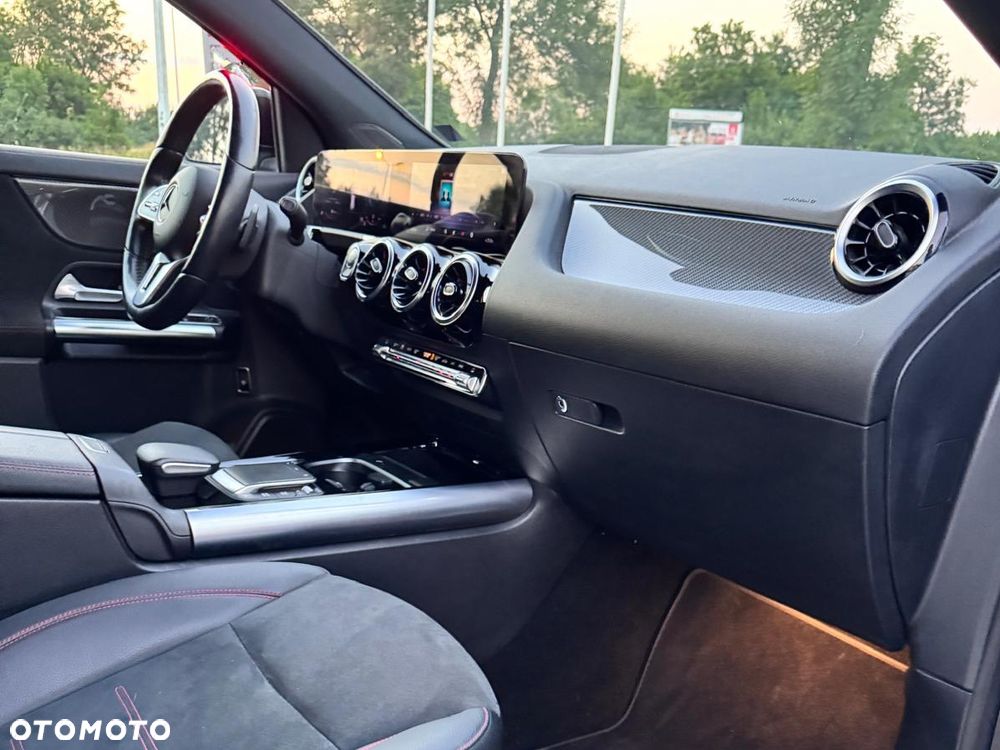 Mercedes-Benz GLA 250 8G-DCT AMG Line - 19