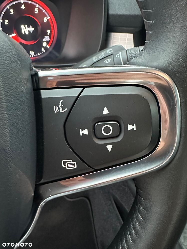 Volvo XC 40 T3 Momentum Pro - 22