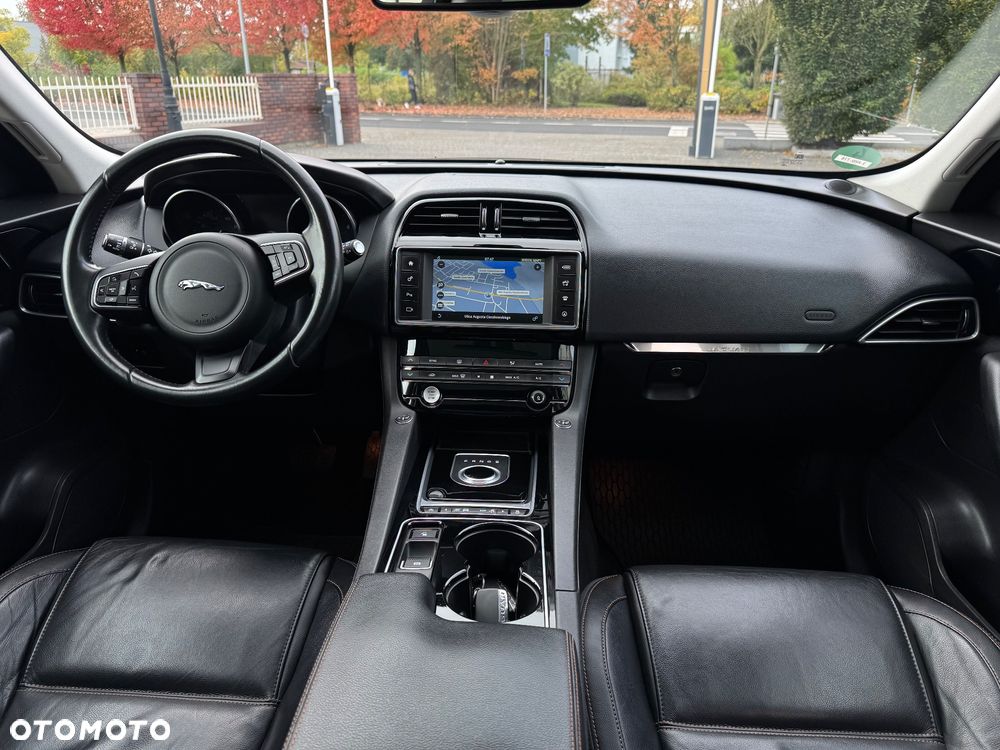 Jaguar F-Pace - 23