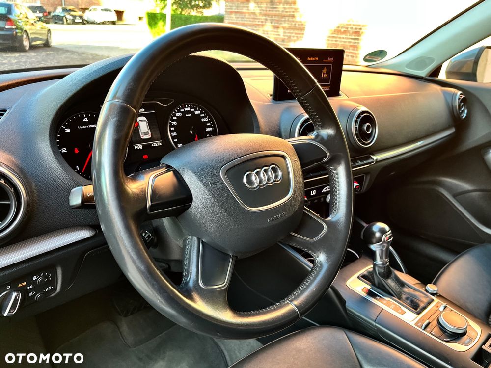 Audi A3 Sportback 1.6 TDI DPF S tronic Ambiente - 21