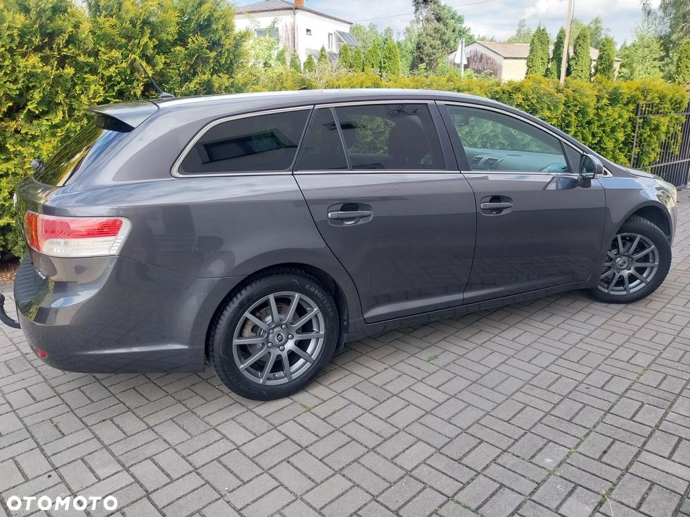 Toyota Avensis 2.0 Executive - 3
