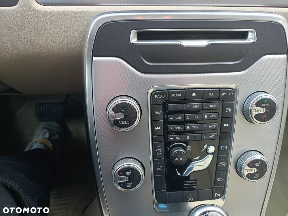 Volvo V70 D4 Geartronic Summum - 14