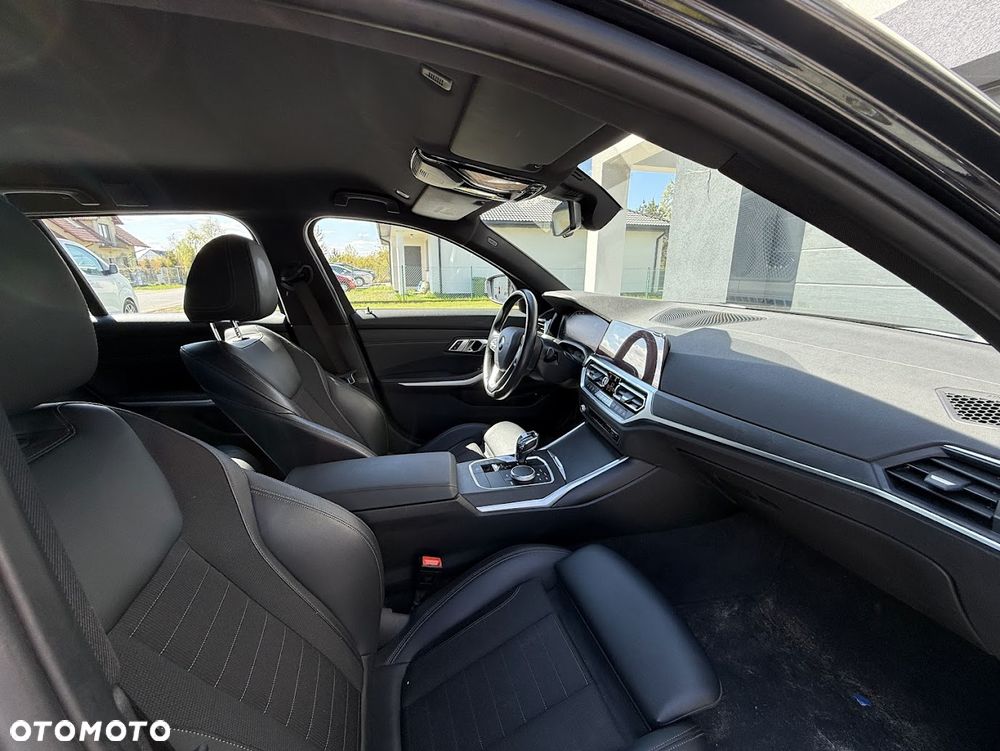 BMW Seria 3 318d MHEV - 15