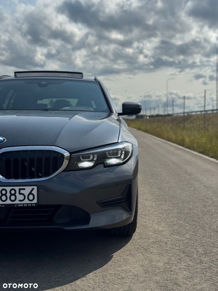 BMW Seria 3 318d Touring - 10