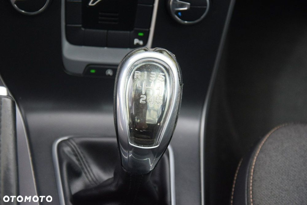 Volvo V40 Cross Country D2 Momentum - 33