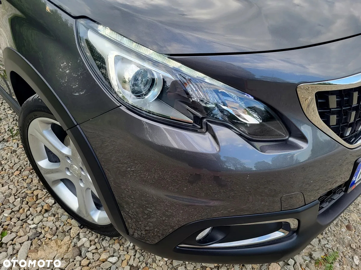 Peugeot 2008 1.2 Pure Tech GPF Signature S&S - 27