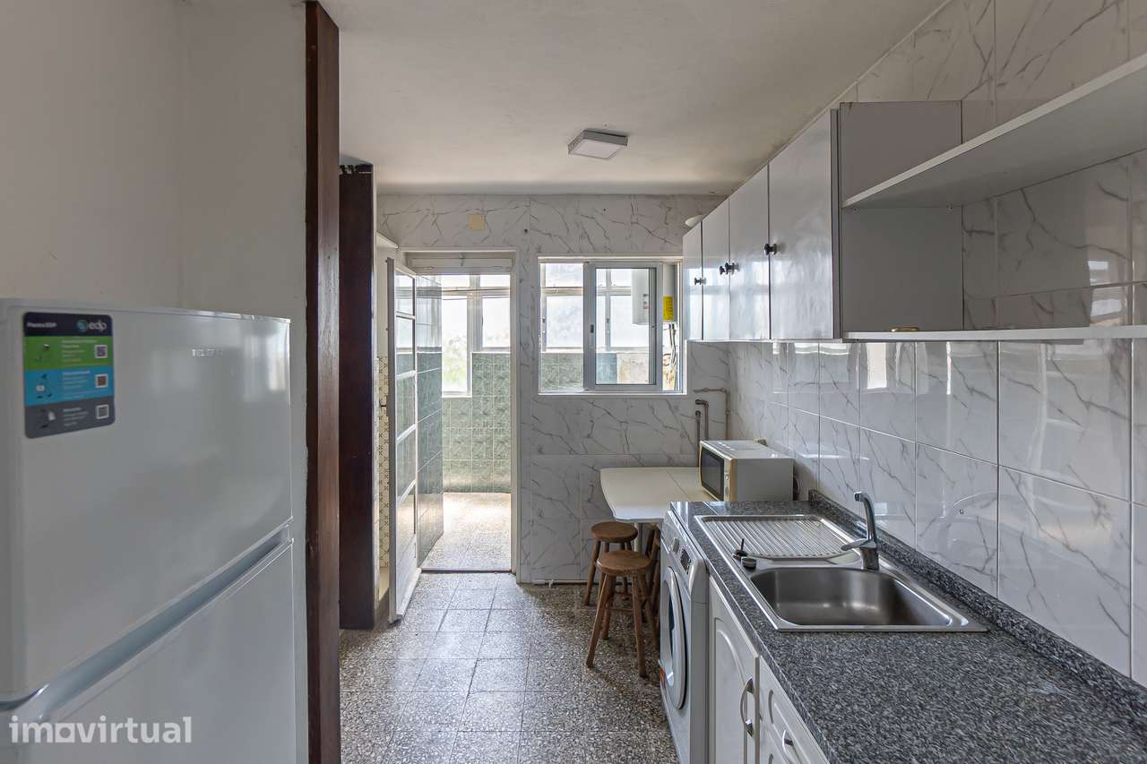 Apartamento T2 com duas frentes na zona da Biquinha - Grande imagem: 4/18