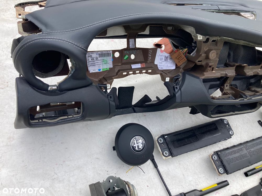 ALFA ROMEO GIULIA STELVIO TONALE DESKA KONSOLA KOKPIT PULPIT PÓŁKA PARAPET PODUSZKI POWIETRZNE KIEROWCY PASAZERA KOLANOWE KOLAN KOLANOWA PODUSZKA POWIETRZNA AIRBAG SRS AIR BAG PASY PAS naprawa SKÓRA USA KANADA CANADA DASHBOARD LEATHER  REPAIR - 6