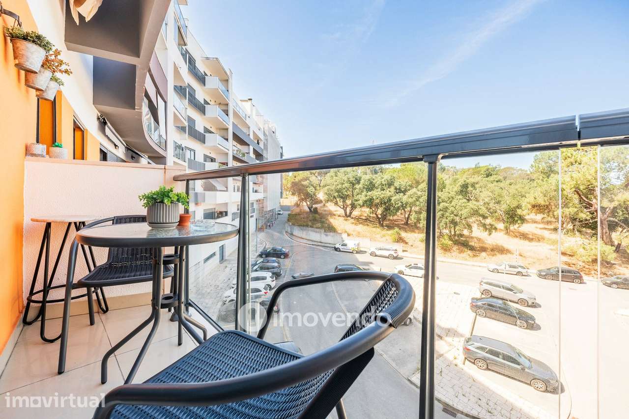 Apartamento T1 moderno, com varanda e áreas amplas, em Corroios - Grande imagem: 4/30