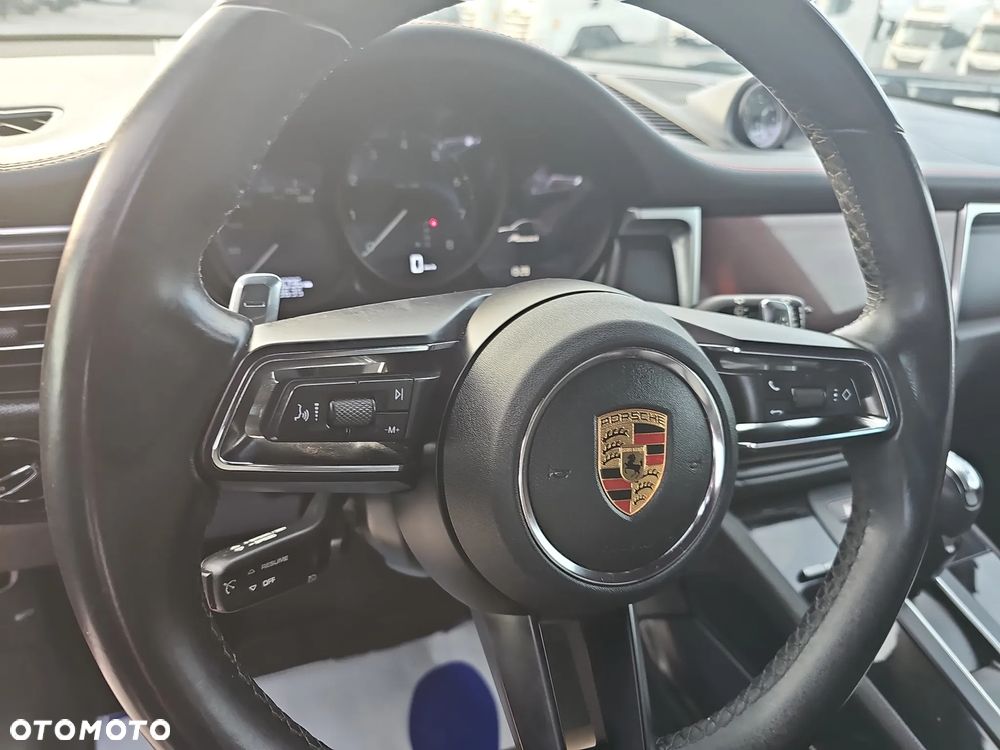 Porsche Macan T - 17