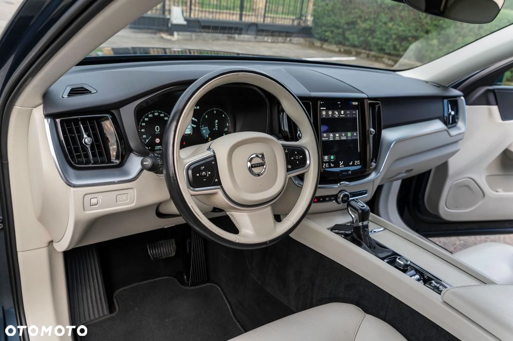 Volvo XC 60 D4 AWD Geartronic Momentum - 32