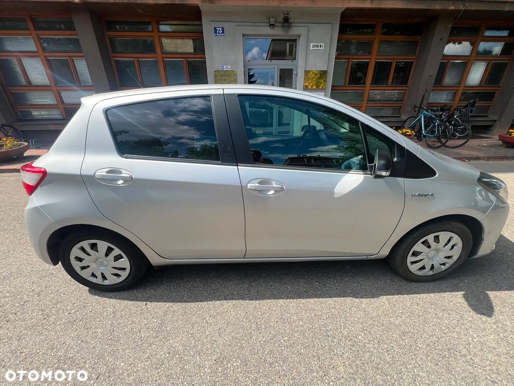 Toyota Yaris Hybrid 100 Premium - 11