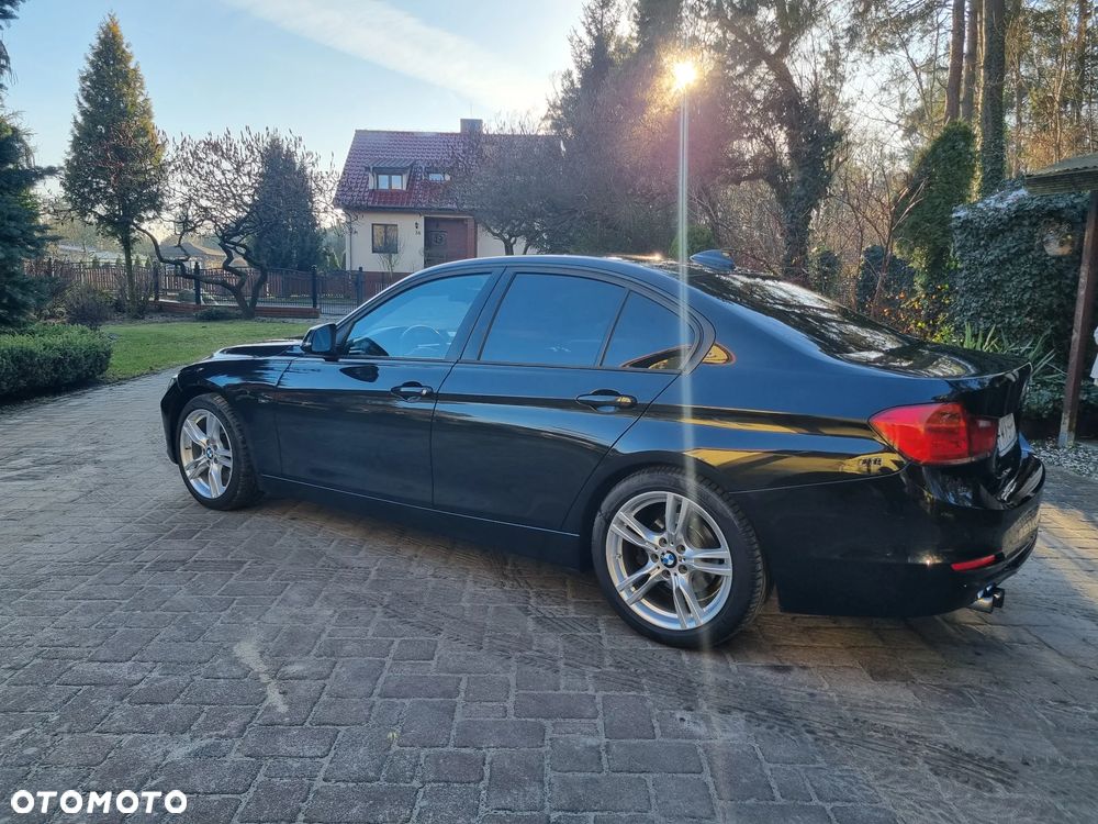 BMW Seria 3 328i Sport Line - 12