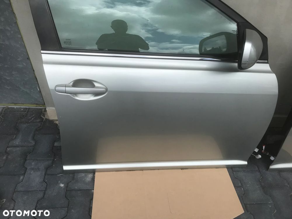 Toyota Avensis T25  03-08 Drzwi Prawe Lewe Kolor 1C0 Idealne Bez Korozji - 2