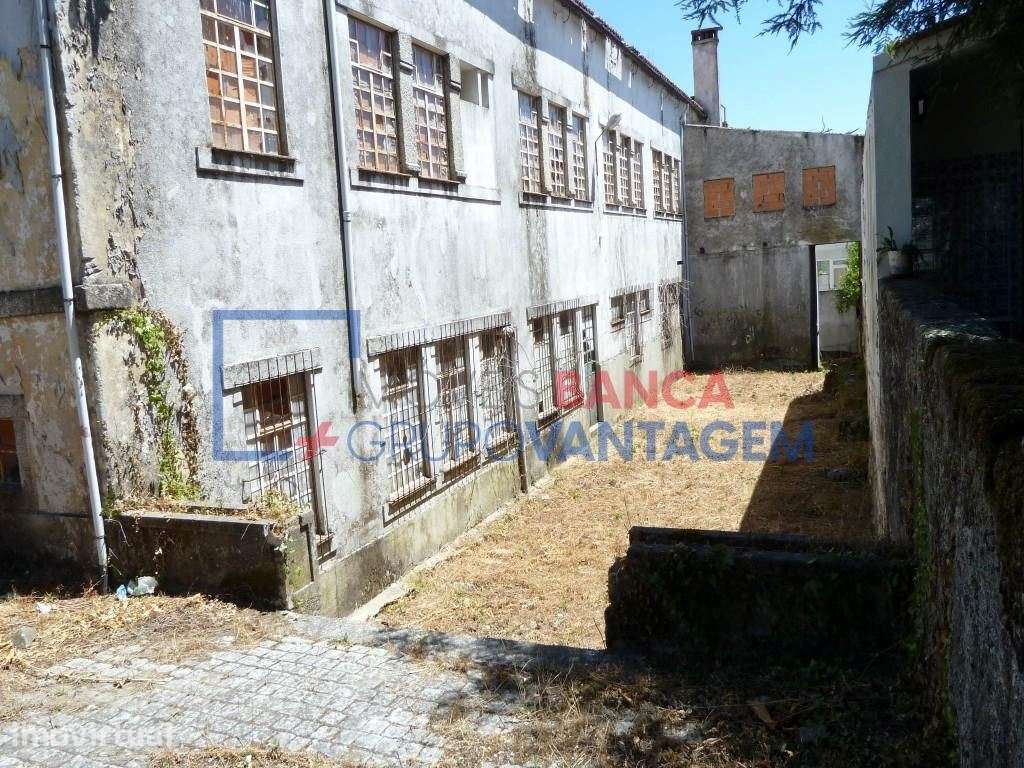 Prédio para Reabilitação no Centro de Nelas - Grande imagem: 4/8