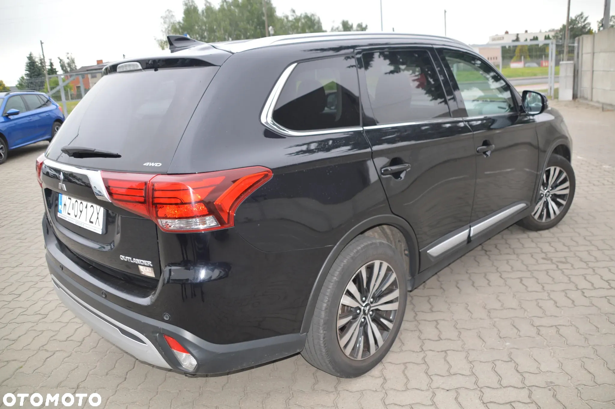 Mitsubishi Outlander 2.0 Intense + 4WD CVT - 7