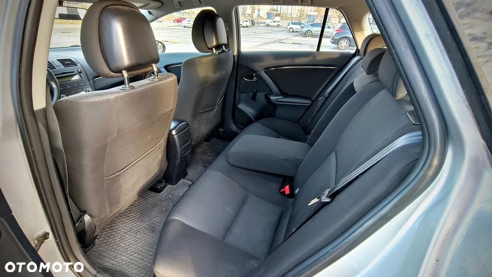 Toyota Avensis 2.0 D-4D Luna - 13