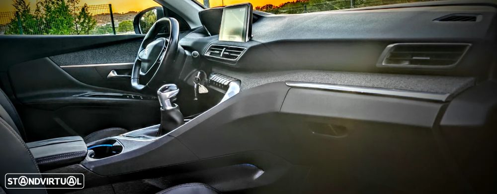 Peugeot 3008 PureTech 130 Stop & Start GPF Allure Pack - 9