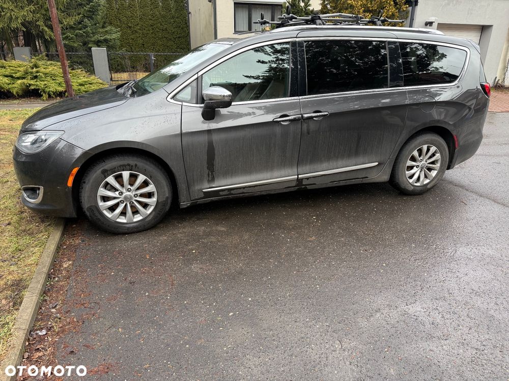 Chrysler Pacifica - 3