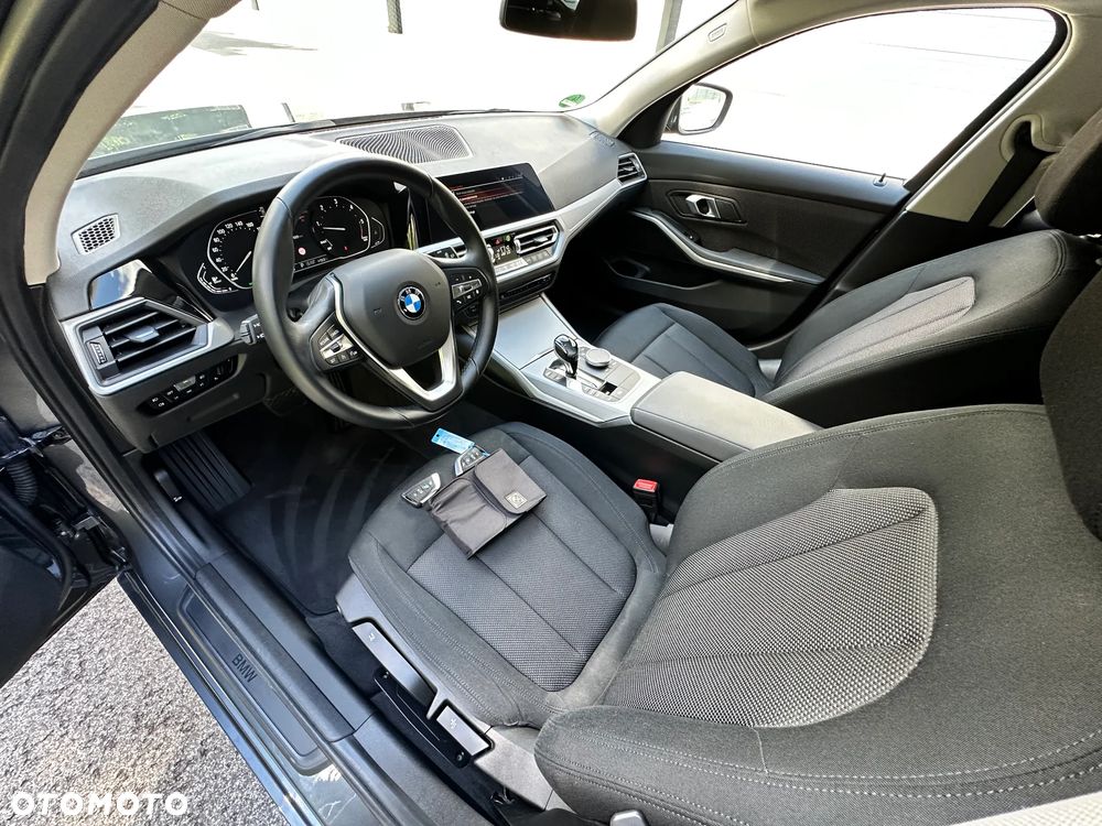 BMW Seria 3 320d xDrive MHEV Sport Line - 16