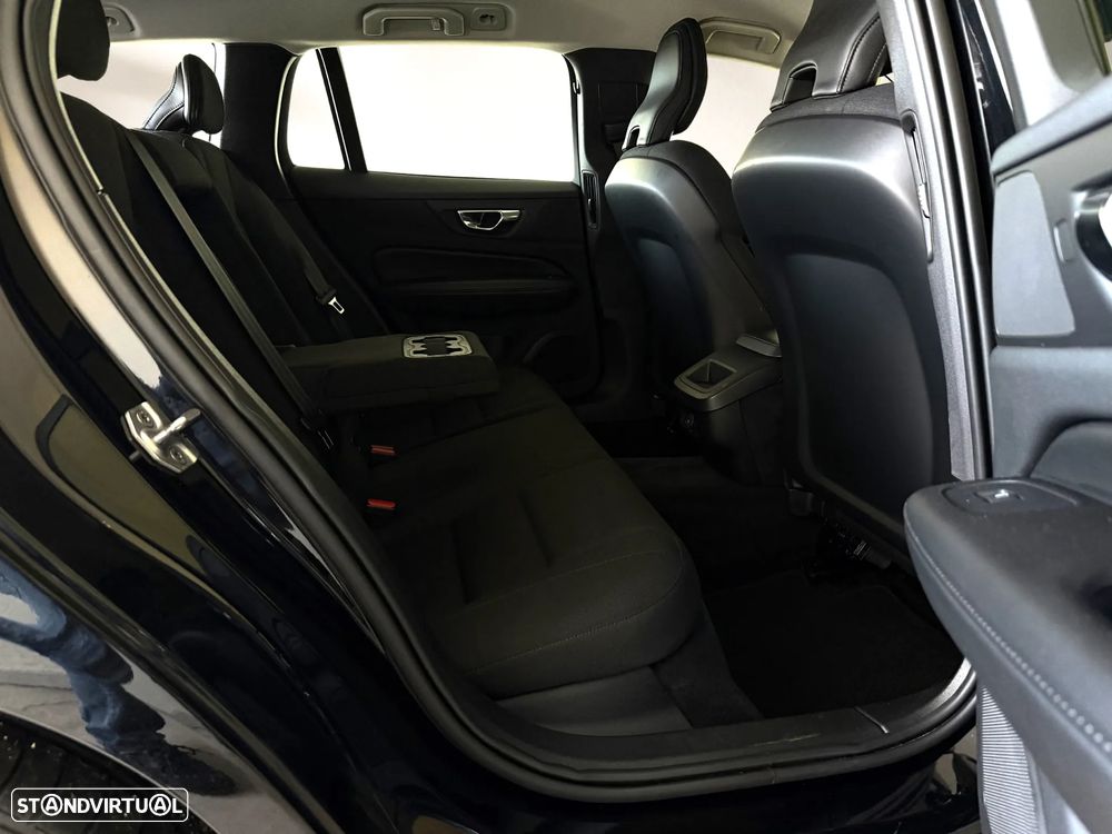 Volvo V60 2.0 B4 Momentum Geartronic - 21