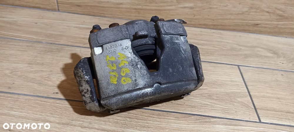 Zacisk Hamulcowy Prawy Przód Audi A4 B8 2.7 TDI 8K0106P