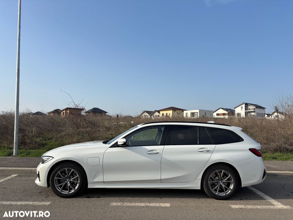BMW Seria 3 330e Aut. Sport Line - 2