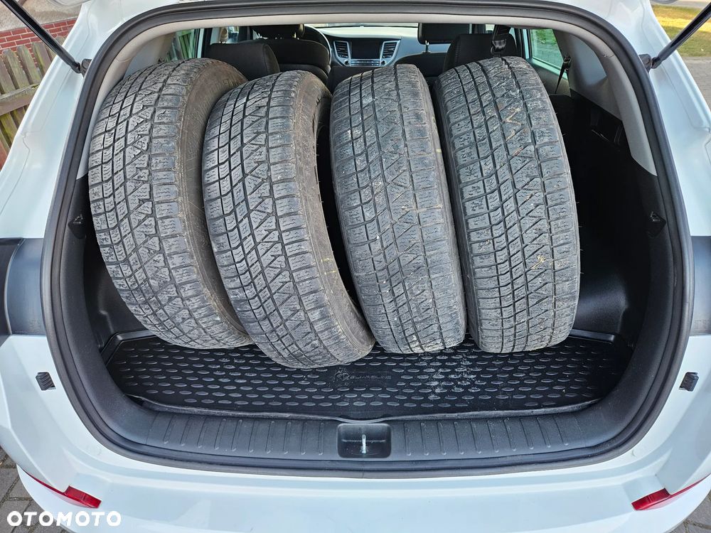 Hyundai Tucson 1.7 CRDI BlueDrive Style 2WD - 8