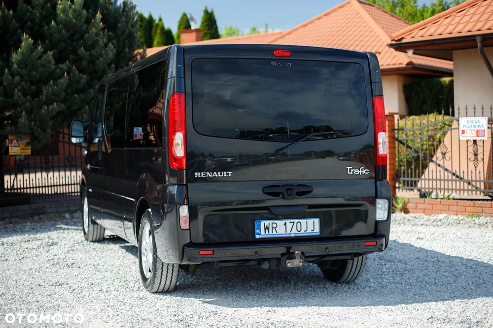 Renault Trafic Grand Passenger Black Edition - 12